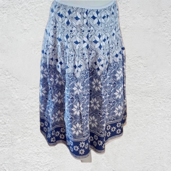 New York and Company Cool Summer Blue White Floral Skirt SIZE 4 - Picture 1 of 5